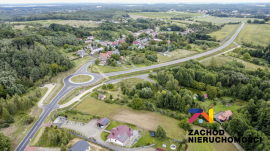 Atrakcyjna działka budowlana z usługami Łaz